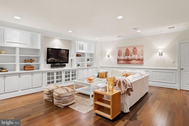 6817 STOCKWELL MANOR DR, Falls Church, VA 22043