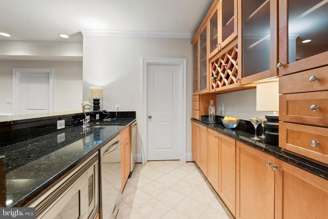 6817 STOCKWELL MANOR DR, Falls Church, VA 22043