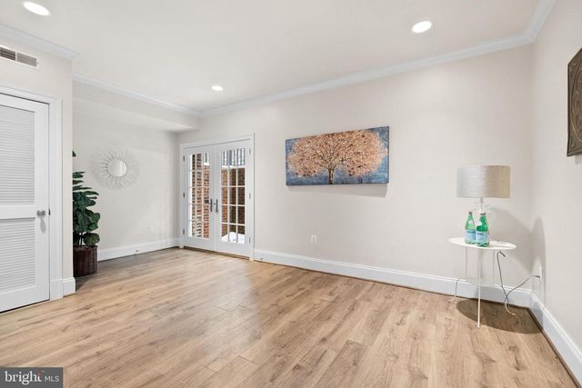 6817 STOCKWELL MANOR DR, Falls Church, VA 22043