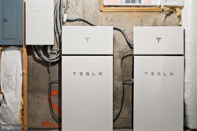 6817 STOCKWELL MANOR DR, Falls Church, VA 22043