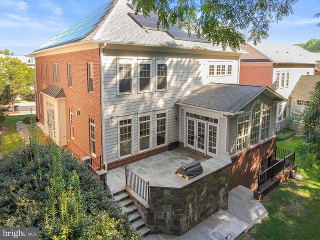 6817 STOCKWELL MANOR DR, Falls Church, VA 22043