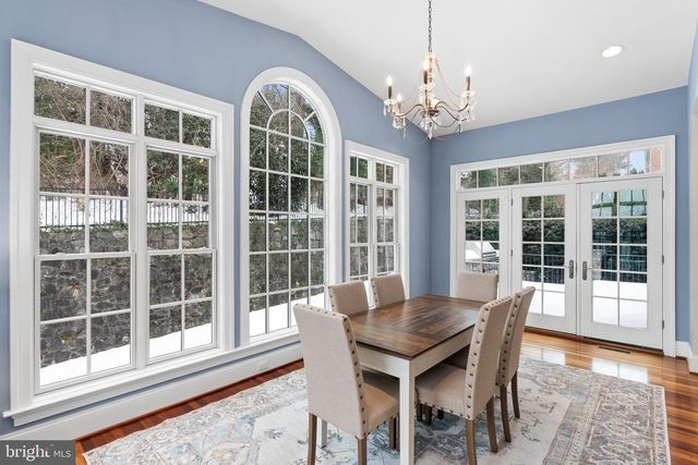 6817 STOCKWELL MANOR DR, Falls Church, VA 22043