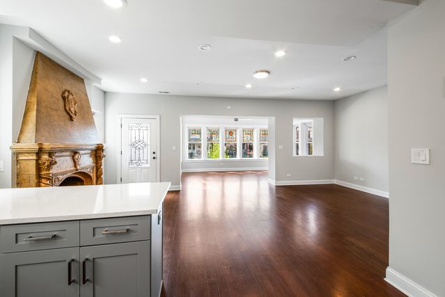 4637 N Dover Street 2S, Chicago, IL 60640