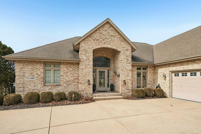 N4985 Arrowhead TRAIL, Juneau, WI 53039