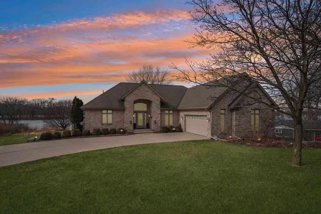 N4985 Arrowhead TRAIL, Juneau, WI 53039