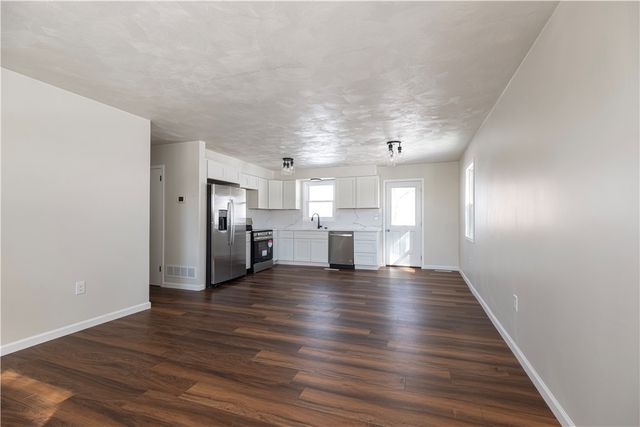 9 3rd St, Ligonier Twp, PA 15658