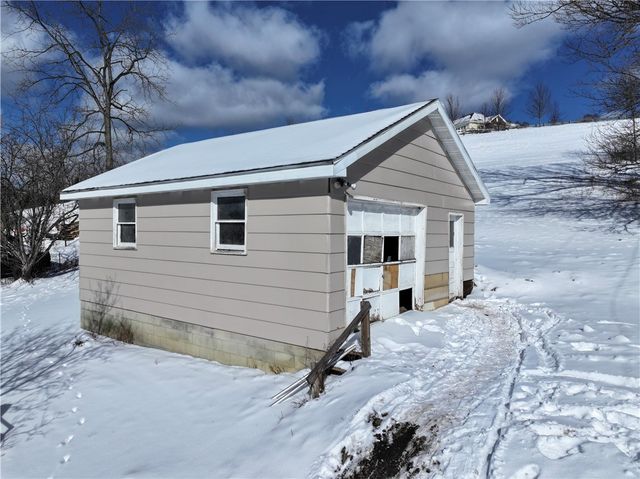 9 3rd St, Ligonier Twp, PA 15658