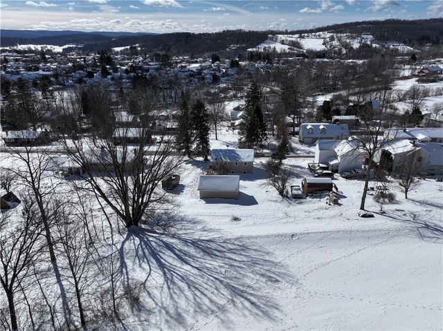 9 3rd St, Ligonier Twp, PA 15658