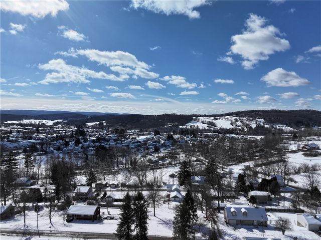 9 3rd St, Ligonier Twp, PA 15658