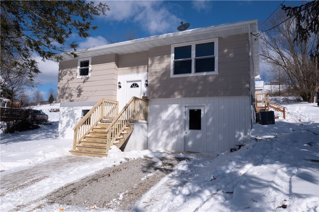 9 3rd St, Ligonier Twp, PA 15658