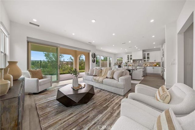 59 Longchamp, Irvine, CA 92602