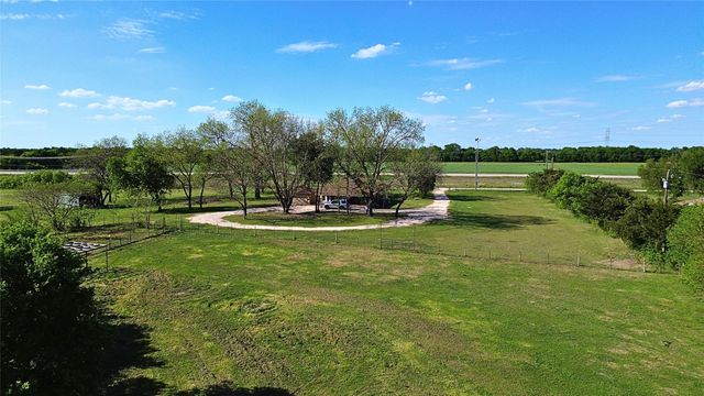 1542 W Reindeer, Lancaster, TX 75146