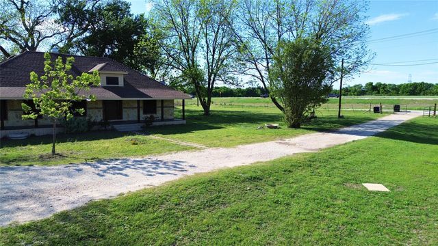 1542 W Reindeer, Lancaster, TX 75146