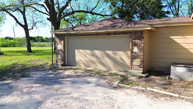 1542 W Reindeer, Lancaster, TX 75146