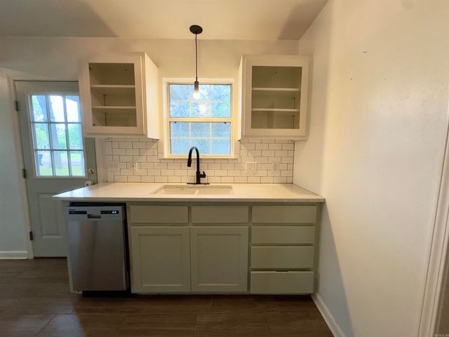 6312 Kenwood Rd, Little Rock, AR 72207