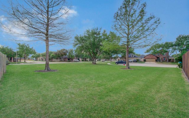 509 Redbridge Lane, League City, TX 77573
