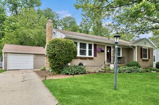 207 S Van Buren Street, East Dundee, IL 60118