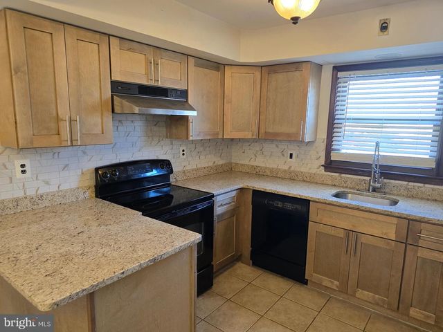 18 BELMONT RD, Bellmawr, NJ 08031