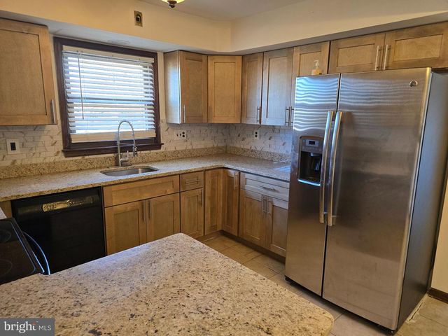 18 BELMONT RD, Bellmawr, NJ 08031