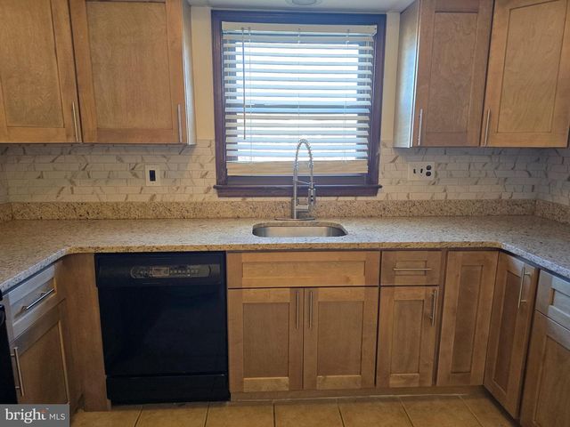 18 BELMONT RD, Bellmawr, NJ 08031