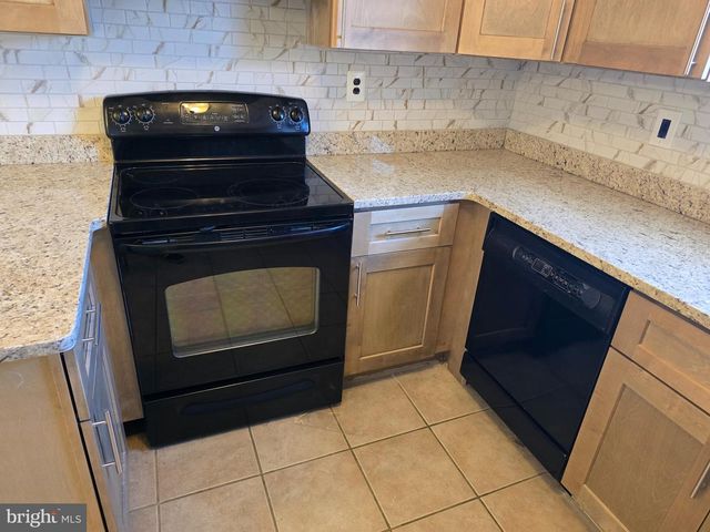 18 BELMONT RD, Bellmawr, NJ 08031