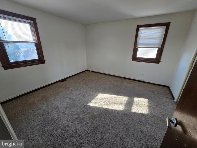 18 BELMONT RD, Bellmawr, NJ 08031