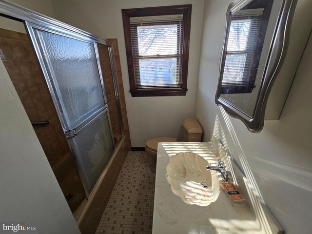 18 BELMONT RD, Bellmawr, NJ 08031