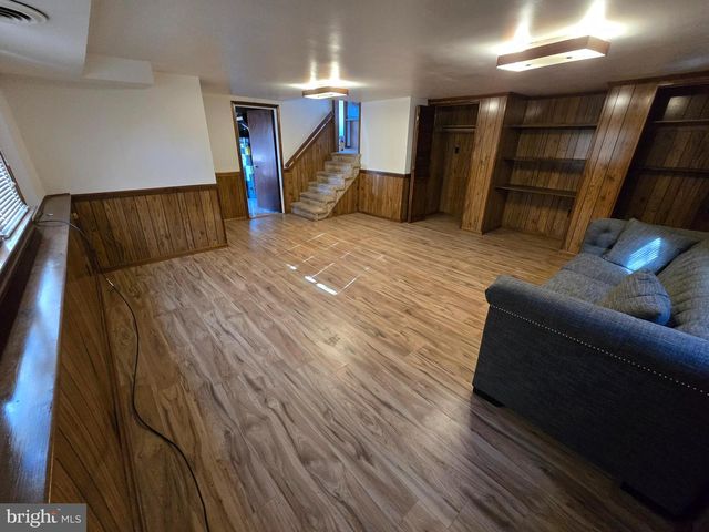 18 BELMONT RD, Bellmawr, NJ 08031