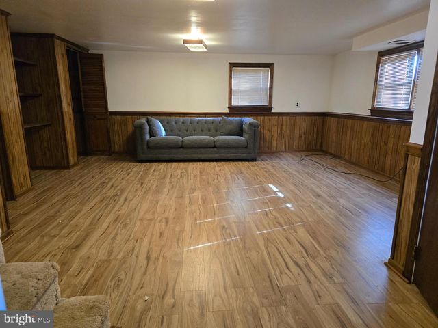 18 BELMONT RD, Bellmawr, NJ 08031