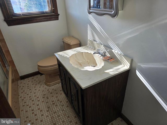 18 BELMONT RD, Bellmawr, NJ 08031