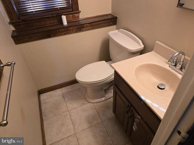 18 BELMONT RD, Bellmawr, NJ 08031