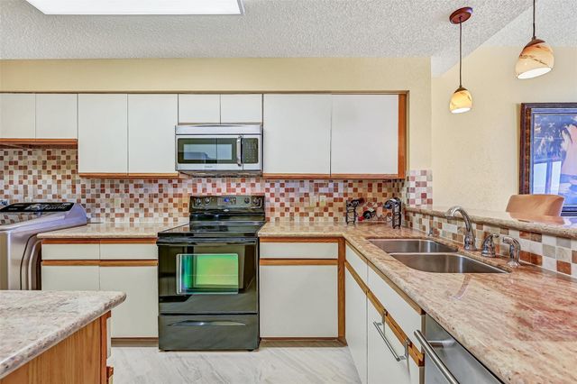 7700 Seawall Boulevard 402, Galveston, TX 77551