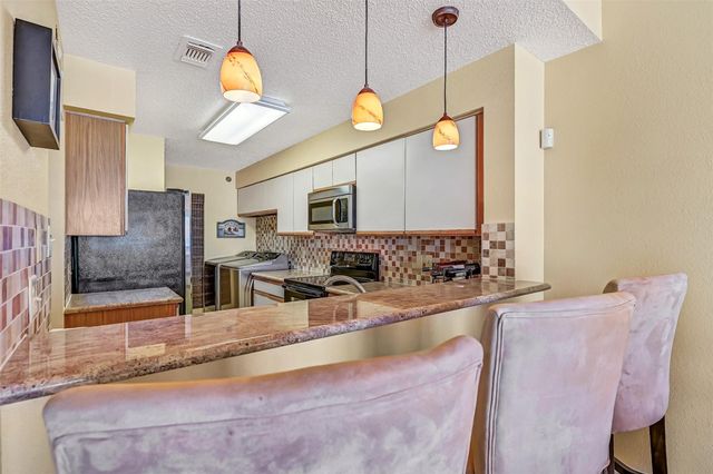 7700 Seawall Boulevard 402, Galveston, TX 77551
