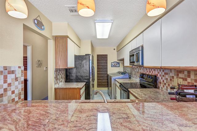 7700 Seawall Boulevard 402, Galveston, TX 77551