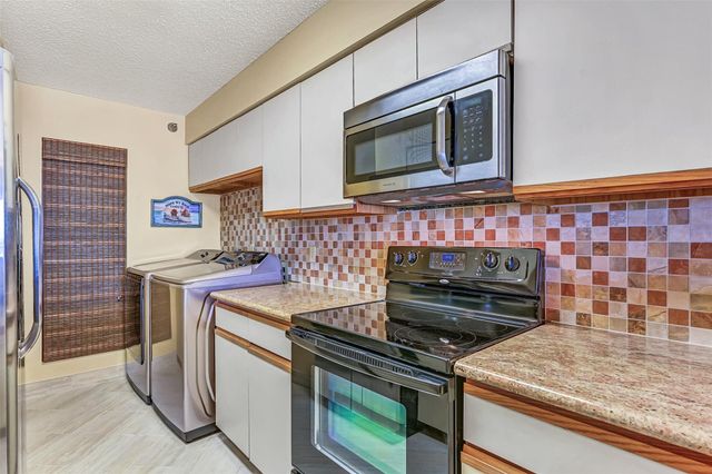 7700 Seawall Boulevard 402, Galveston, TX 77551
