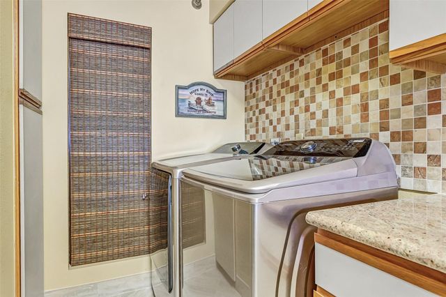 7700 Seawall Boulevard 402, Galveston, TX 77551
