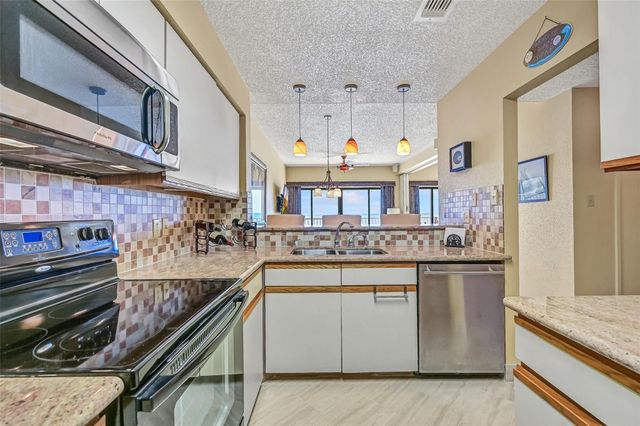 7700 Seawall Boulevard 402, Galveston, TX 77551