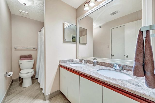 7700 Seawall Boulevard 402, Galveston, TX 77551