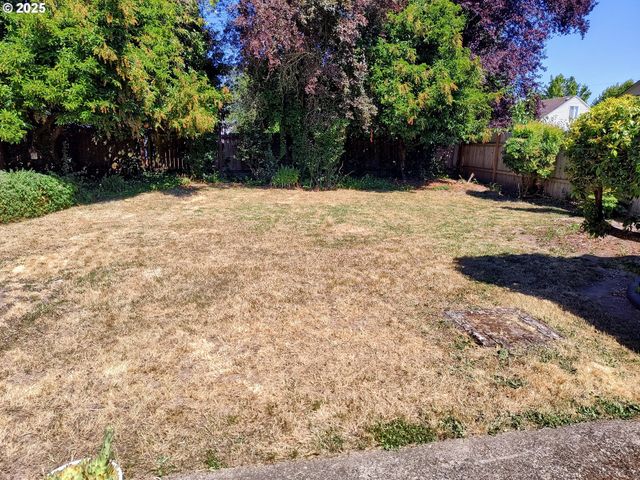1326 Ne GALLOWAY St, Mc Minnville, OR 97128