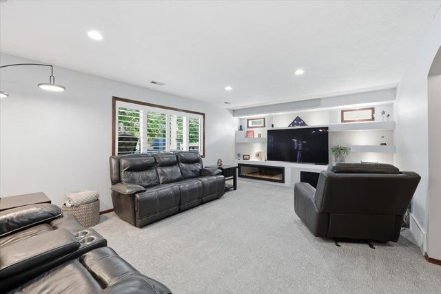 8310 N Forest Ct, Spokane, WA 99208
