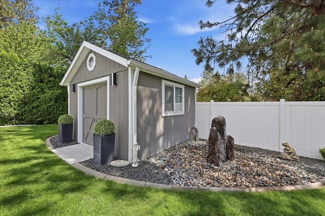 8310 N Forest Ct, Spokane, WA 99208