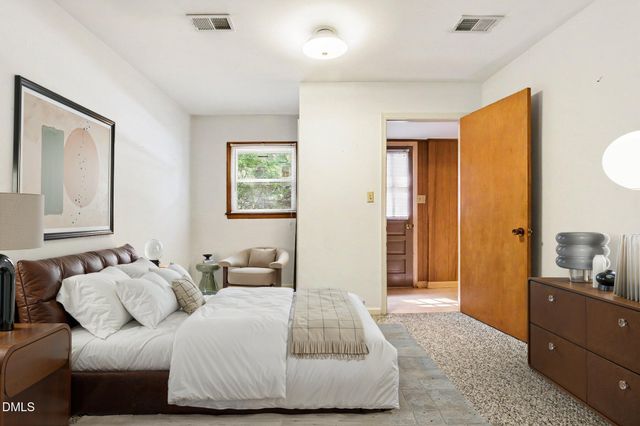1025 Warren Avenue, Cary, NC 27511