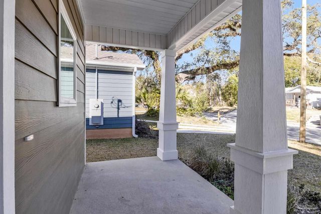 1105 W Gonzales St, Pensacola, FL 32501
