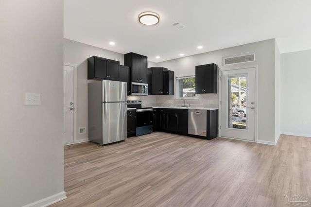 1105 W Gonzales St, Pensacola, FL 32501