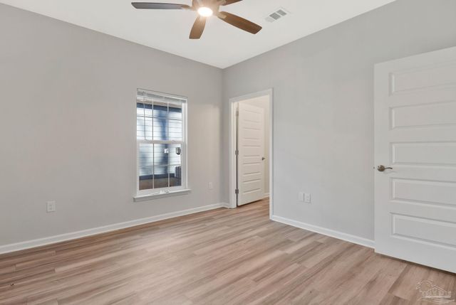 1105 W Gonzales St, Pensacola, FL 32501