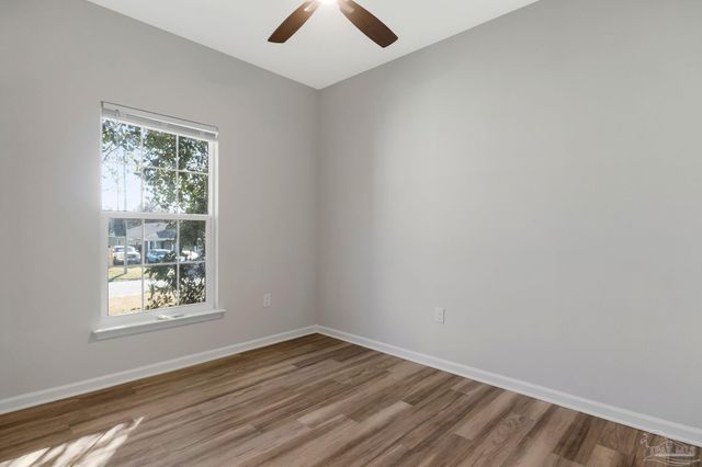 1105 W Gonzales St, Pensacola, FL 32501