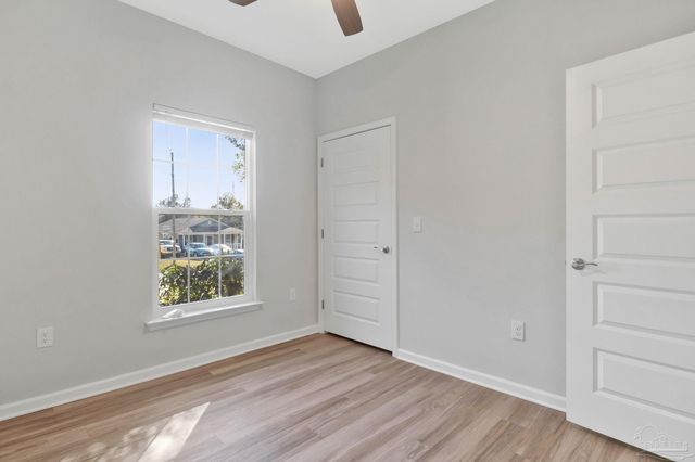 1105 W Gonzales St, Pensacola, FL 32501