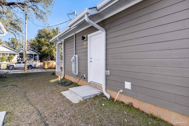 1105 W Gonzales St, Pensacola, FL 32501