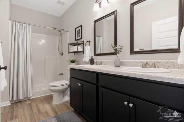 1105 W Gonzales St, Pensacola, FL 32501