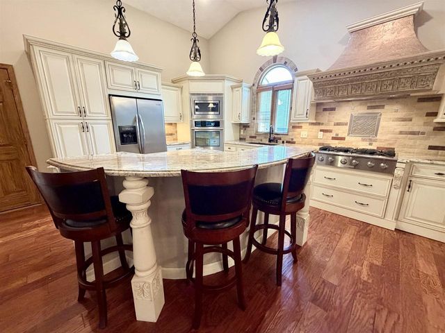 2716 Twelve Oaks Drive, Milton, WI 53563